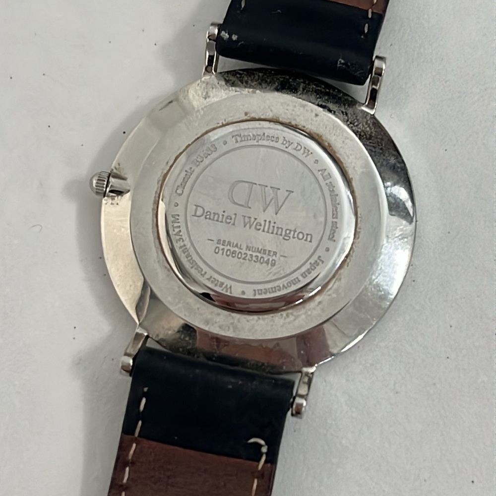 Daniel Wellington Watch - Picture 2 of 3
